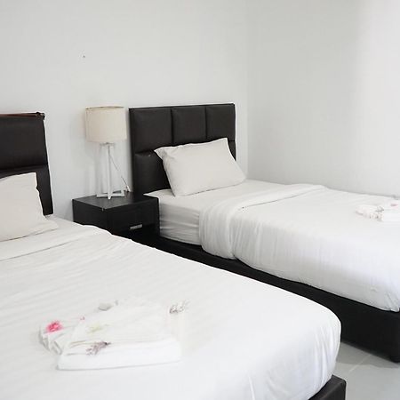 Chaiyai River Front Hotel Сичон Экстерьер фото