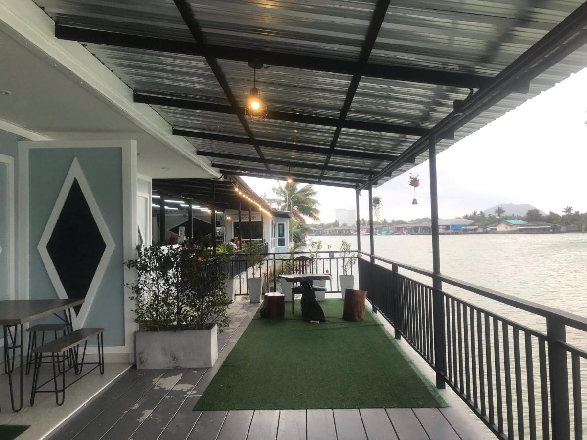Chaiyai River Front Hotel Сичон Экстерьер фото