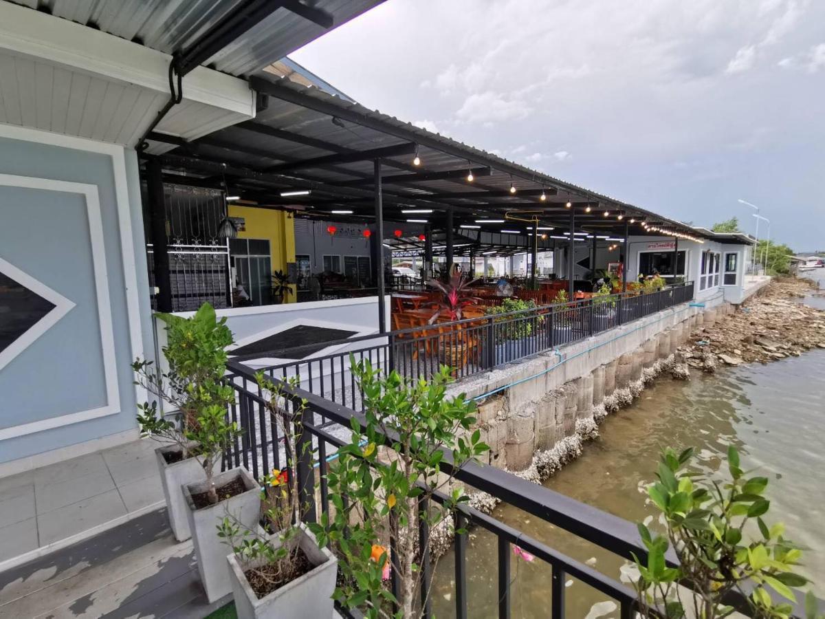 Chaiyai River Front Hotel Сичон Экстерьер фото