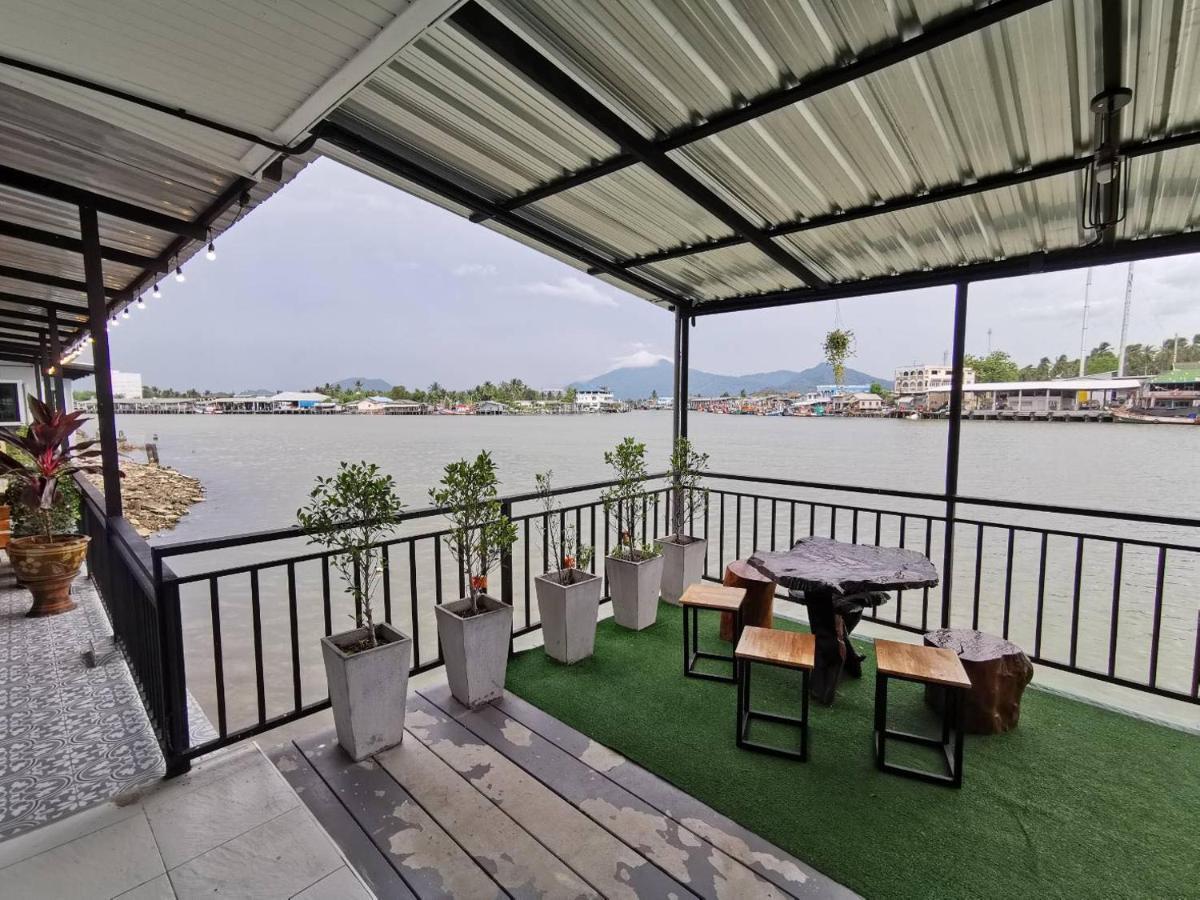 Chaiyai River Front Hotel Сичон Экстерьер фото