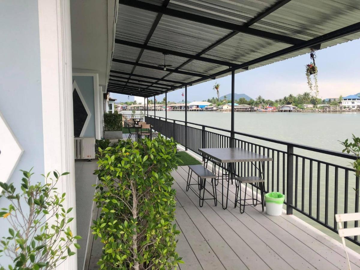 Chaiyai River Front Hotel Сичон Экстерьер фото