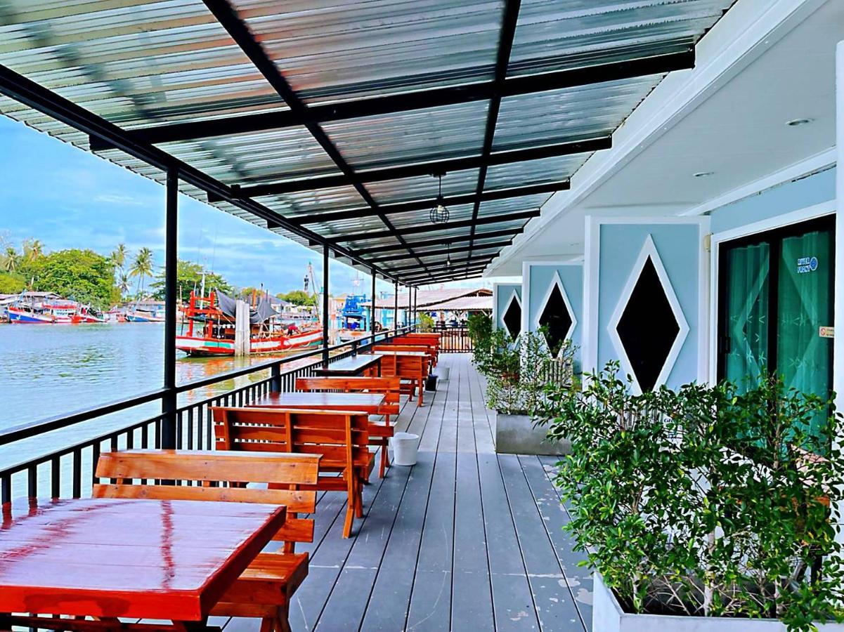 Chaiyai River Front Hotel Сичон Экстерьер фото
