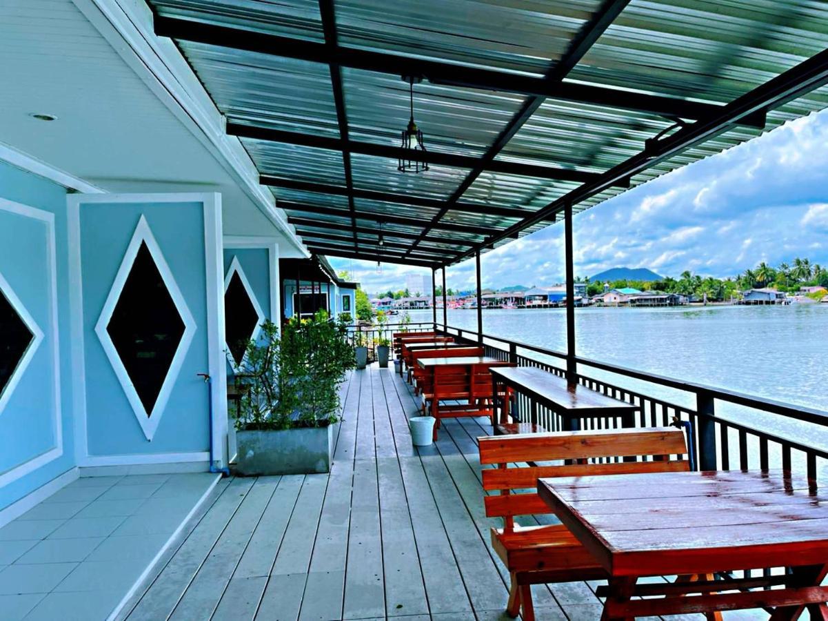 Chaiyai River Front Hotel Сичон Экстерьер фото