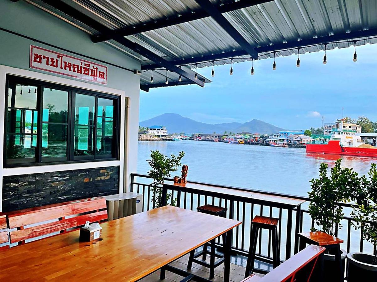 Chaiyai River Front Hotel Сичон Экстерьер фото