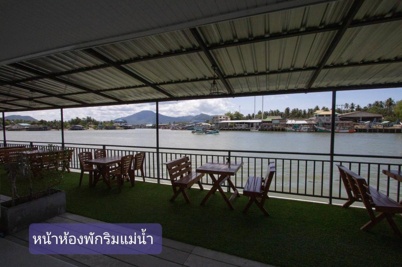 Chaiyai River Front Hotel Сичон Экстерьер фото