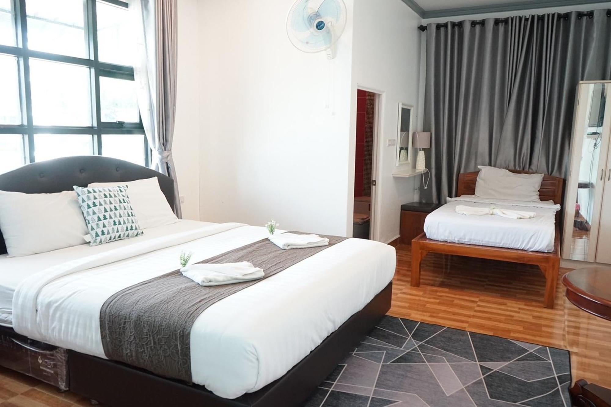 Chaiyai River Front Hotel Сичон Экстерьер фото