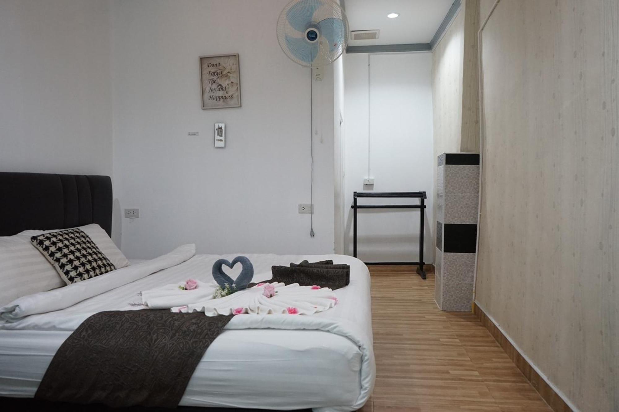 Chaiyai River Front Hotel Сичон Экстерьер фото