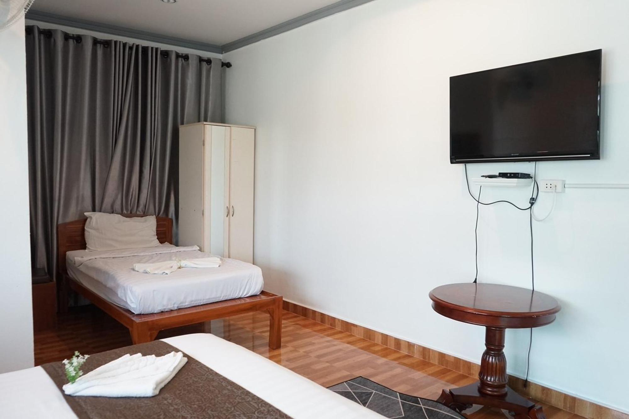 Chaiyai River Front Hotel Сичон Экстерьер фото