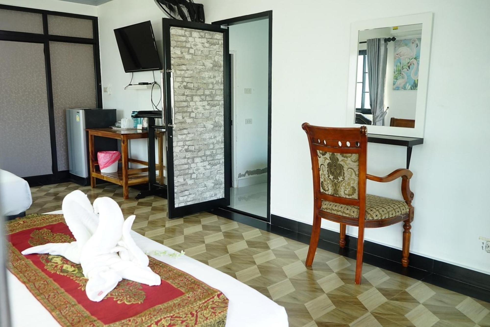 Chaiyai River Front Hotel Сичон Экстерьер фото