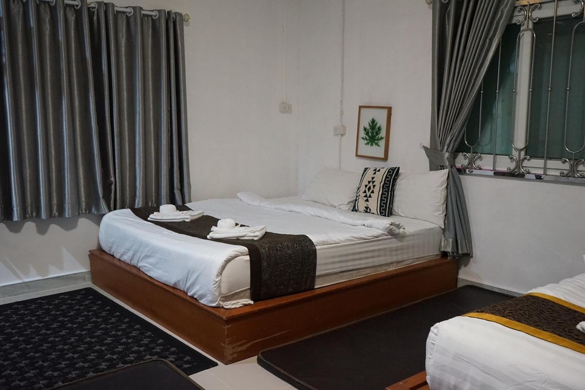 Chaiyai River Front Hotel Сичон Экстерьер фото